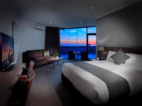 The Lakes Resort Hotel - Accommodation Noosa 2
