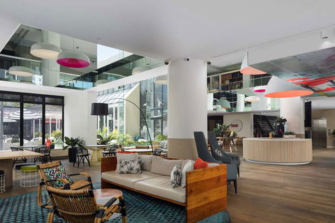 QT Gold Coast - Accommodation Noosa 2