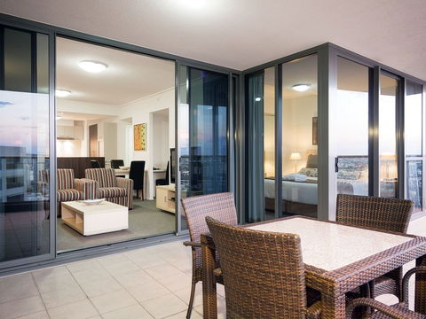 Oaks Aurora - Accommodation Noosa 2