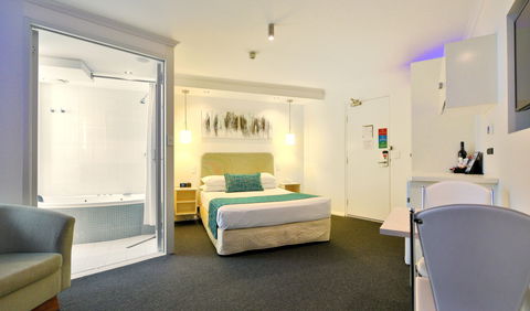 Atlantic Tower Motor Inn - Accommodation Noosa 2