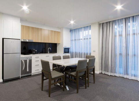Avenue Hotel Canberra - Accommodation Noosa 9