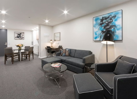 Avenue Hotel Canberra - Accommodation Noosa 2