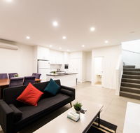 3BR Townhouse Double Garage walk to Lake Ginninderra - Accommodation Noosa