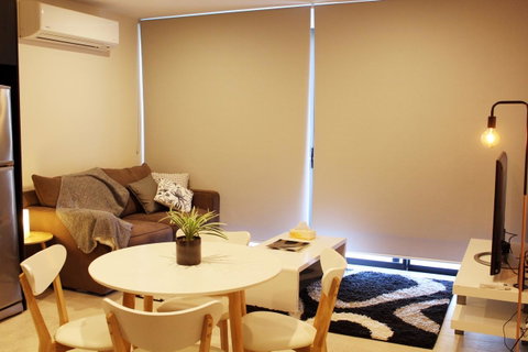 Stylish, Modern, Cute As A Button - Braddon CBD - Accommodation Noosa 10