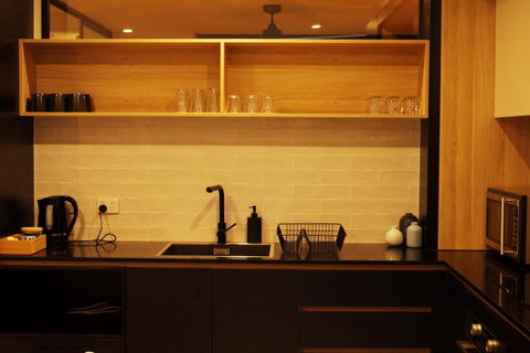 Stylish, Modern, Cute As A Button - Braddon CBD - Accommodation Noosa 9