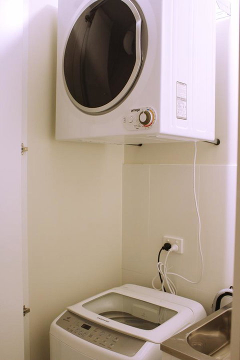 Stylish, Modern, Cute As A Button - Braddon CBD - Accommodation Noosa 7