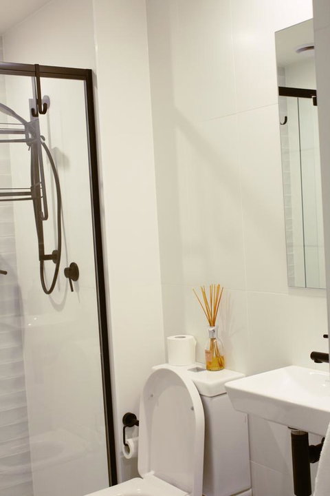Stylish, Modern, Cute As A Button - Braddon CBD - Accommodation Noosa 6