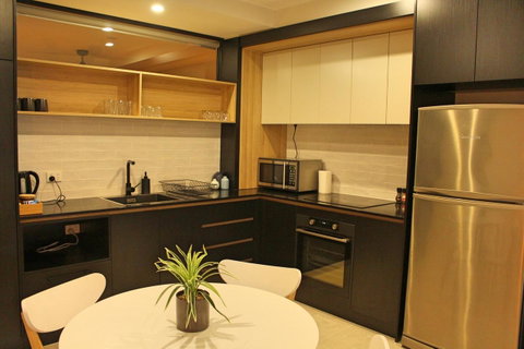 Stylish, Modern, Cute As A Button - Braddon CBD - Accommodation Noosa 0
