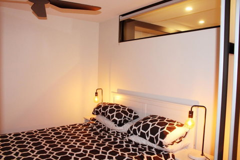 Stylish, Modern, Cute As A Button - Braddon CBD - Accommodation Noosa 11