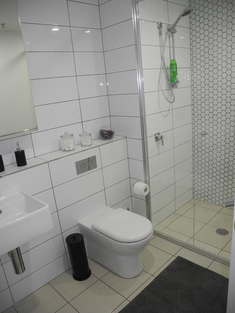 3BR Executive Apartment With Lake And Mountain Views - Accommodation Noosa 18