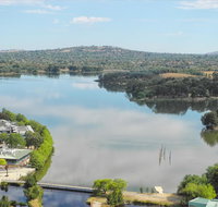 3BR Executive Apartment with Lake and Mountain views - Accommodation Noosa