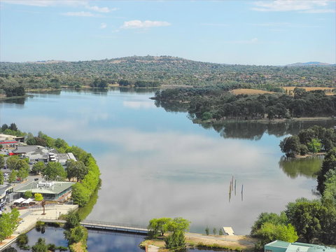 3BR Executive Apartment With Lake And Mountain Views - Accommodation Noosa 0