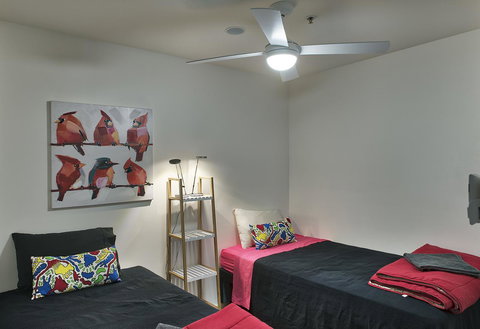 3BR Executive Apartment With Lake And Mountain Views - Accommodation Noosa 4