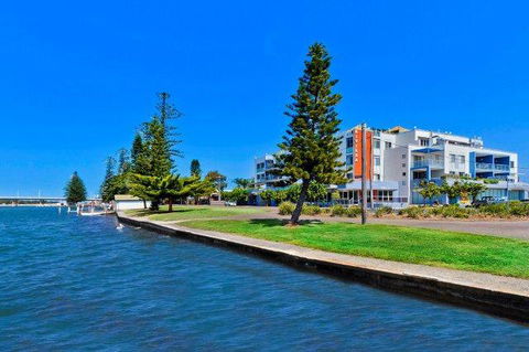 Lakeside Waterfront Apartment The Entrance - Accommodation Noosa 39