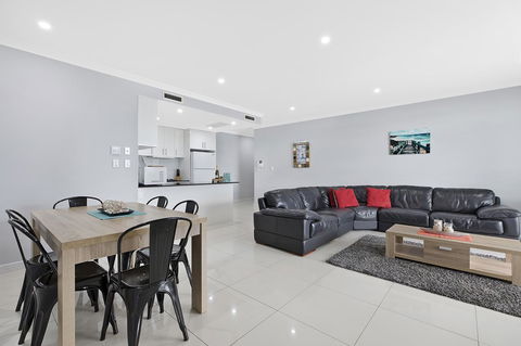 Lakeside Waterfront Apartment The Entrance - Accommodation Noosa 5