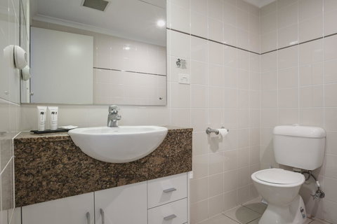 Marina Hotel - Accommodation Noosa 13