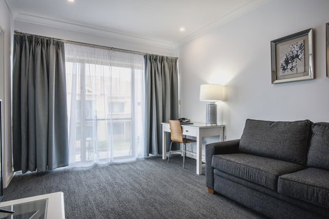 Marina Hotel - Accommodation Noosa 3