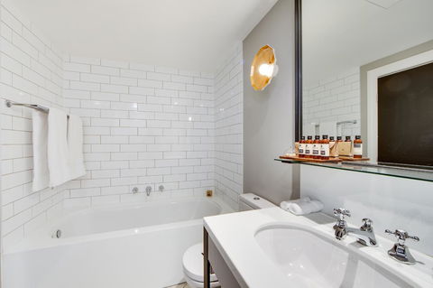 Mayfair Hotel - Accommodation Noosa 1