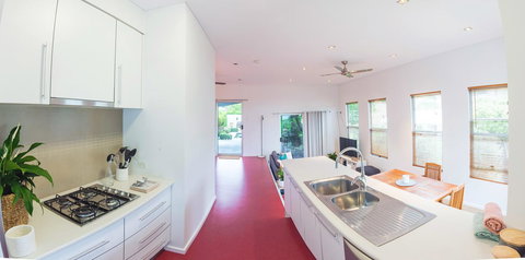 S T U D I O 22 Peaceful Retreat With Garden Views - Accommodation Noosa 4