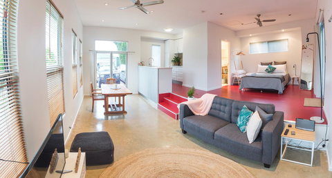 S T U D I O 22 Peaceful Retreat With Garden Views - Accommodation Noosa 2