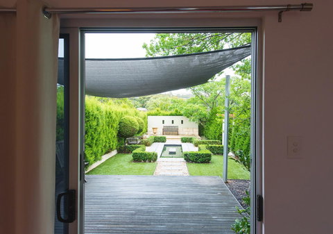 S T U D I O 22 Peaceful Retreat With Garden Views - Accommodation Noosa 12