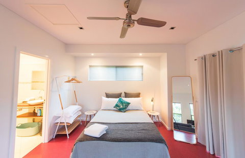 S T U D I O 22 Peaceful Retreat With Garden Views - Accommodation Noosa 3