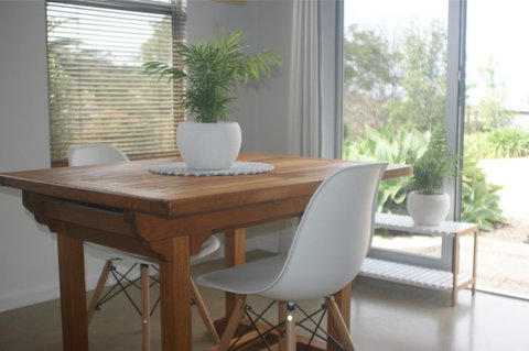 S T U D I O 22 Peaceful Retreat With Garden Views - Accommodation Noosa 9