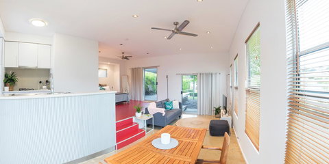 S T U D I O 22 Peaceful Retreat With Garden Views - Accommodation Noosa 1