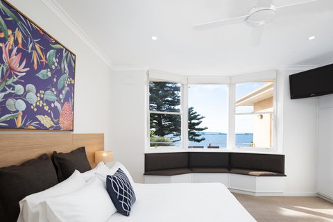 Bay 10 - Suites And Apartments - Accommodation Noosa 3
