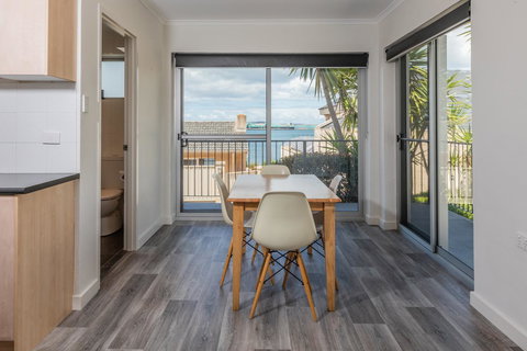 Bay 10 - Suites And Apartments - Accommodation Noosa 12