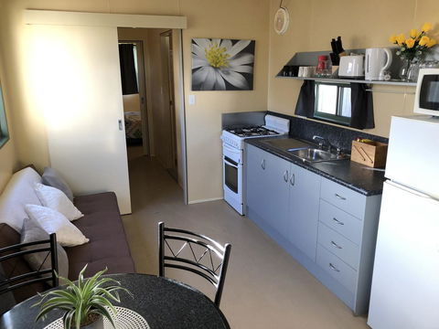 Rocks Retreat Cabin - Dolphin - Accommodation Noosa 6
