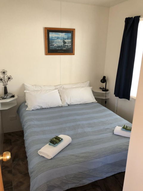 Rocks Retreat Cabin - Dolphin - Accommodation Noosa 5
