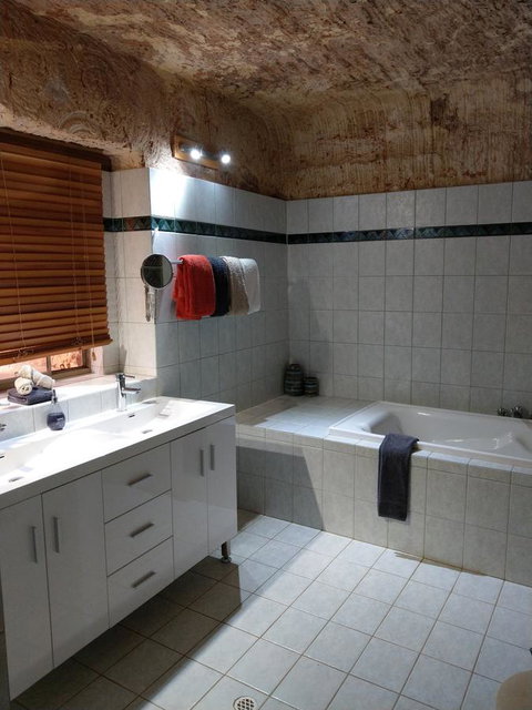 Zen Underground B&B - Accommodation Noosa 3