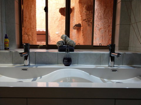 Zen Underground B&B - Accommodation Noosa 6