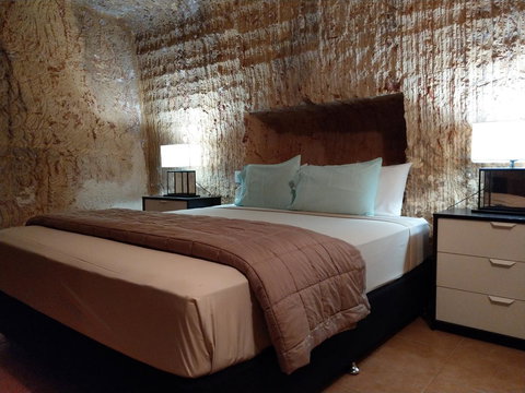 Zen Underground B&B - Accommodation Noosa 2