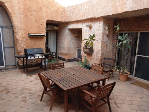 Zen Underground B&B - Accommodation Noosa 7