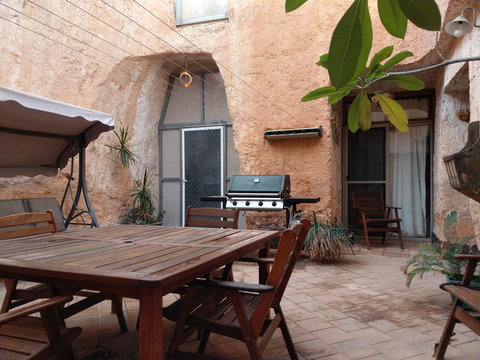 Zen Underground B&B - Accommodation Noosa 5