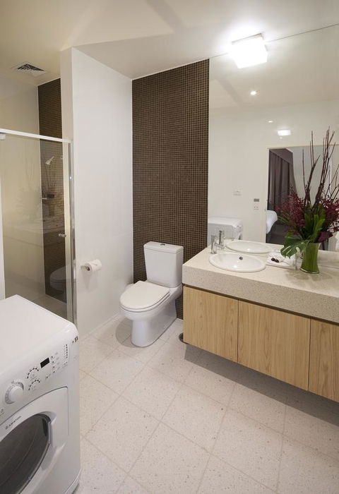 Majestic Old Lion Apartments - Accommodation Noosa 4