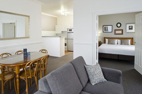 Majestic Old Lion Apartments - Accommodation Noosa 7