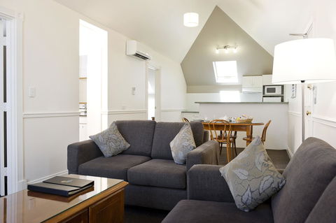 Majestic Old Lion Apartments - Accommodation Noosa 11