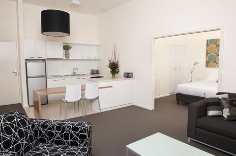 Majestic Old Lion Apartments - Accommodation Noosa 2