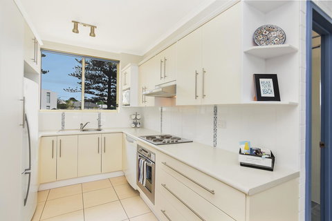 The Dolphins Beachfront Apartments - Accommodation Noosa 12