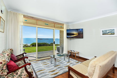 The Dolphins Beachfront Apartments - Accommodation Noosa 7