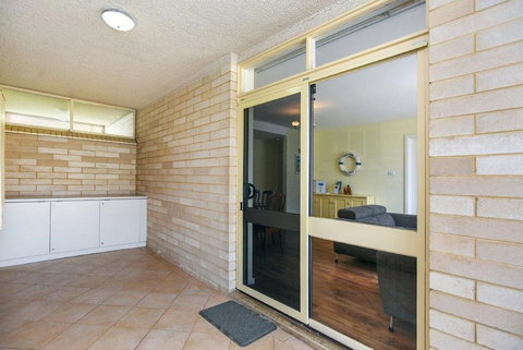 The Dolphins Beachfront Apartments - Accommodation Noosa 3