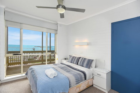 The Dolphins Beachfront Apartments - Accommodation Noosa 14