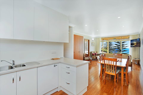 The Dolphins Beachfront Apartments - Accommodation Noosa 4