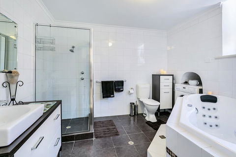 \'THE CHURCH\' Guest Home, Gawler Barossa Region - Accommodation Noosa 5