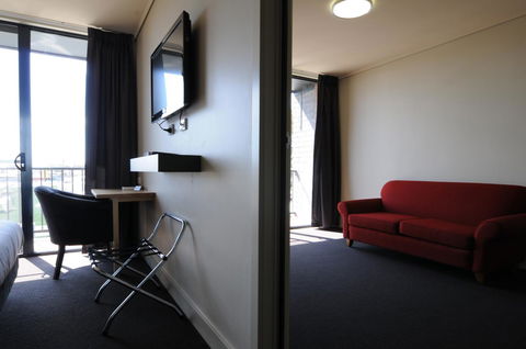 Mansfield Park Hotel - Accommodation Noosa 2