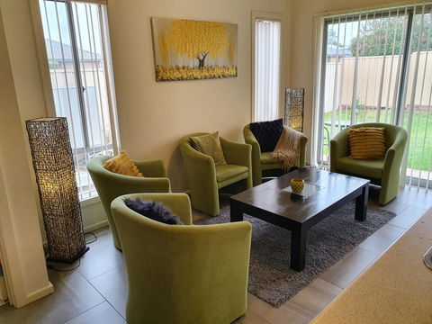 Explore Adelaide, Gawler, The Barossa And Clare Valleys All-in-one - Accommodation Noosa 1