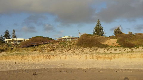 Beachside Escape On The Esplanade - Accommodation Noosa 3
